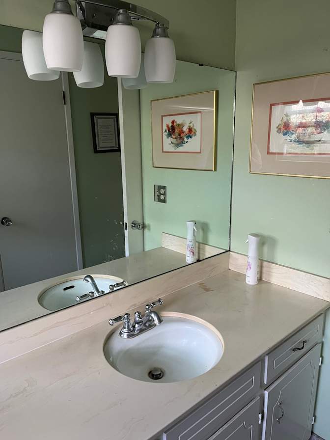 Leslie's room