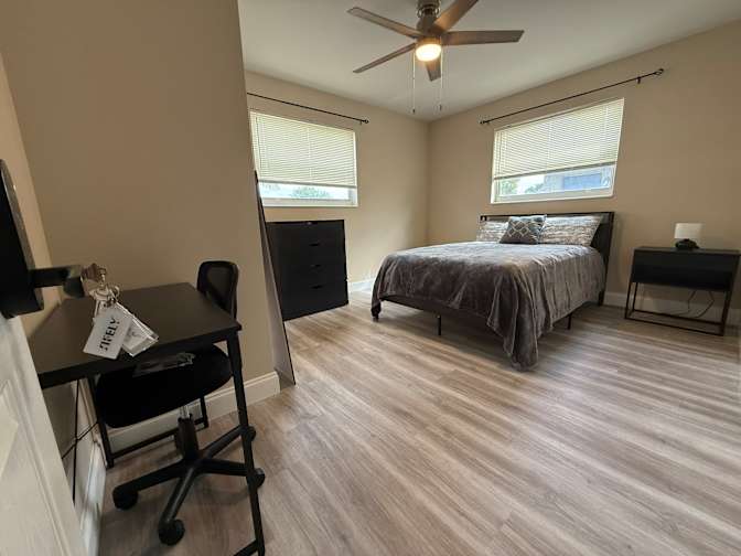 Dee's room