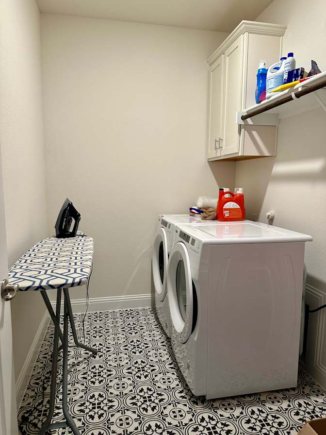 OYINDA's room
