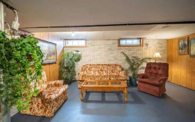 Maureen and Darlene's room