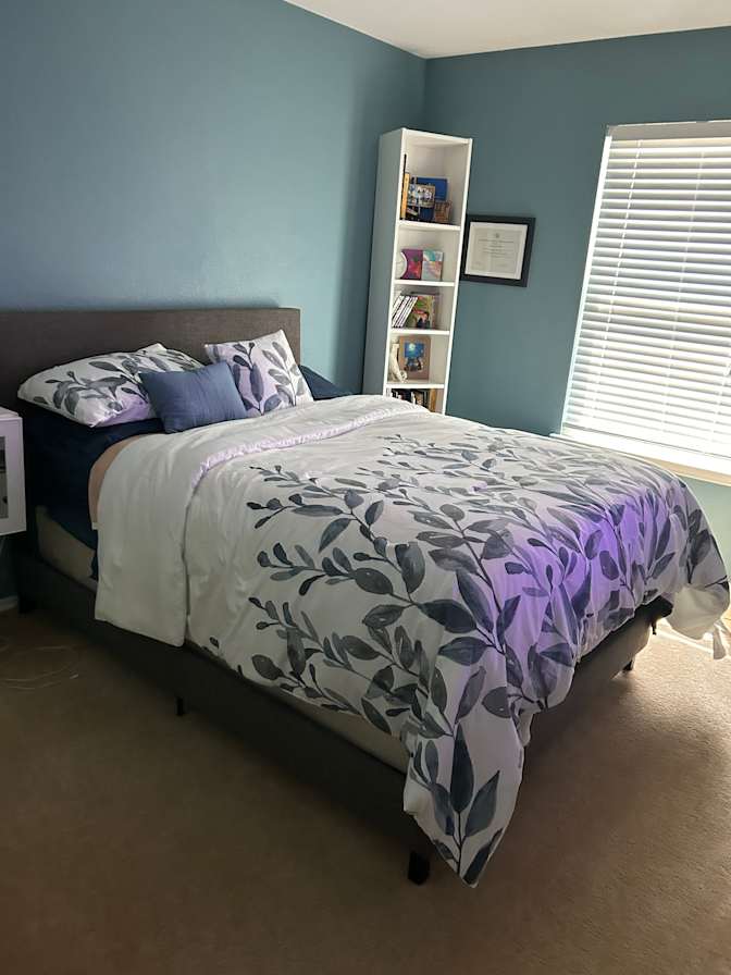 Dee's room