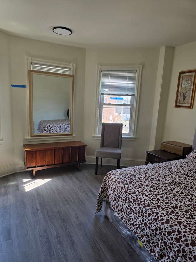 Shakoor's room