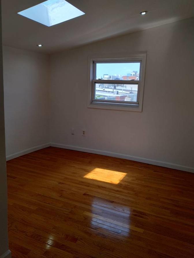 Wonderful Sunny Studio's room