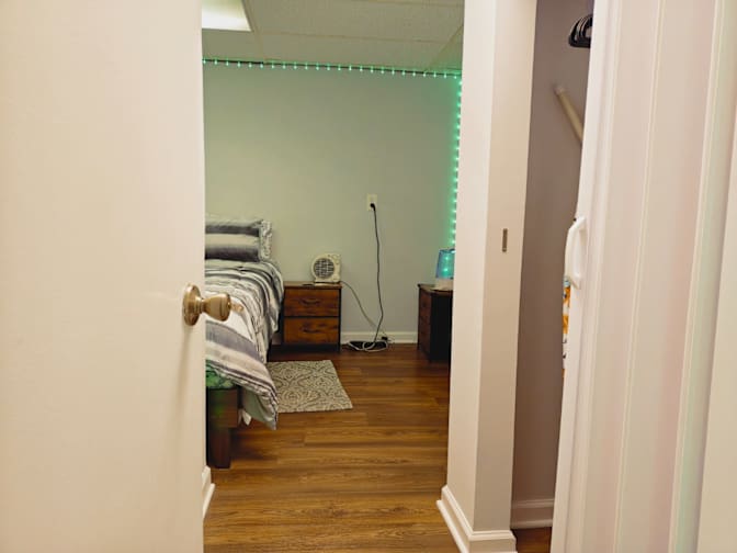 FIRMEUNE KENGMO's room