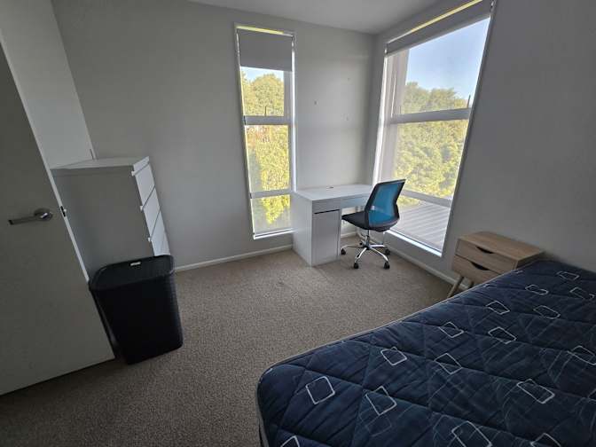 Arny's room