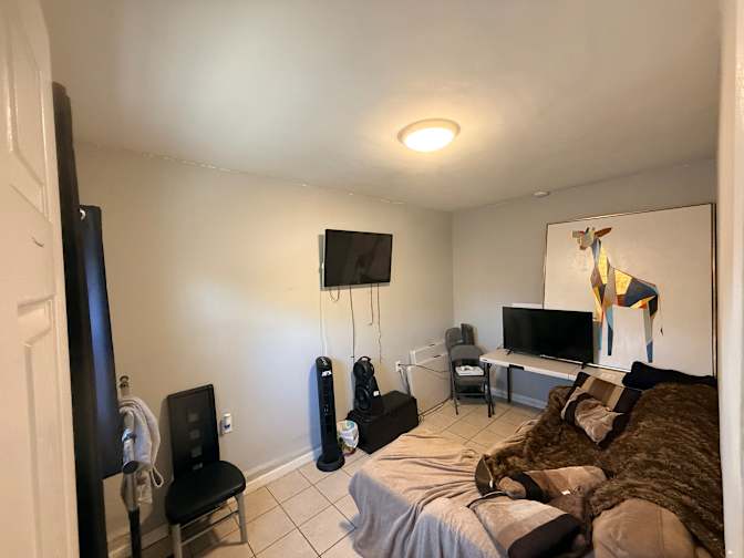 Juan's room