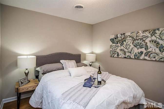 Alcove Rooms's room