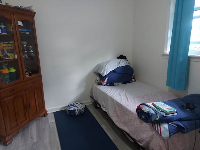 ALLAN AISTROP's room