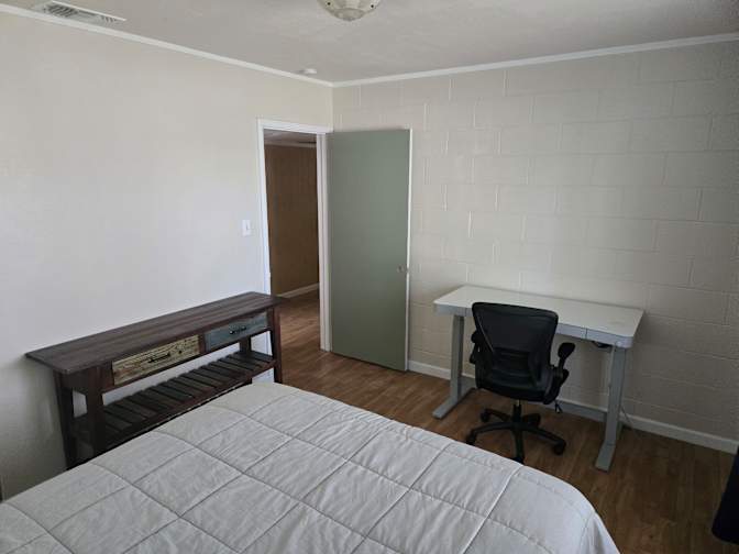 Andres's room