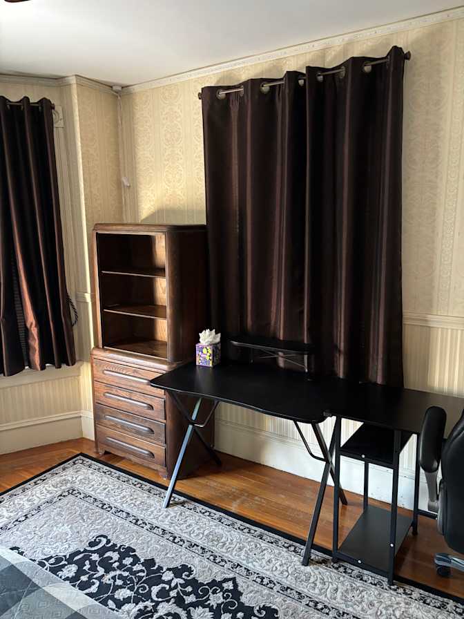 Tom's room