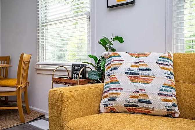 Alcove Rooms's room