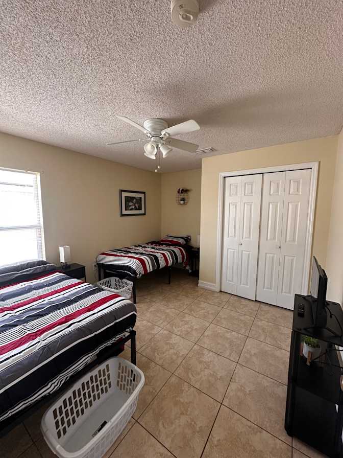 Glass Connect Housing Solutions's room