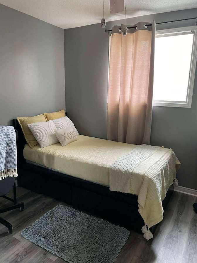Lynda's room
