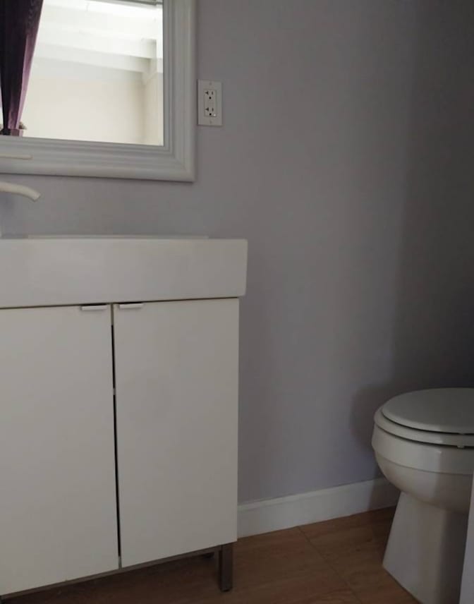 Leslie's room
