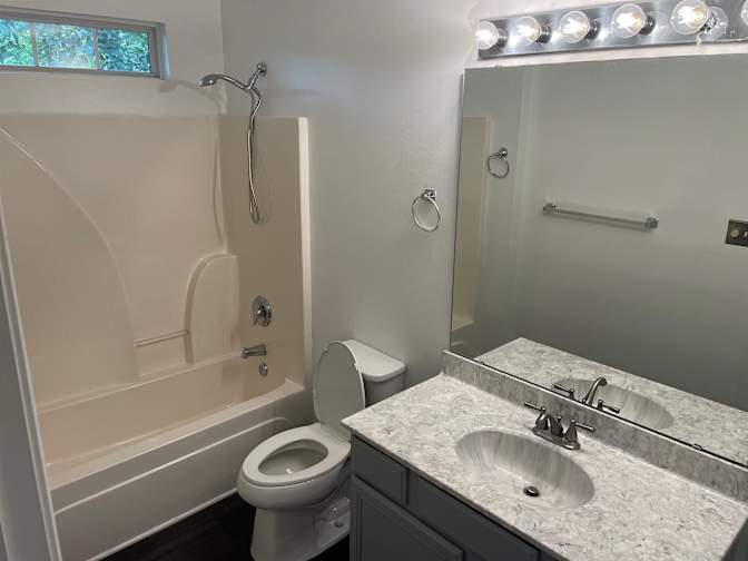 Alcove Rooms's room