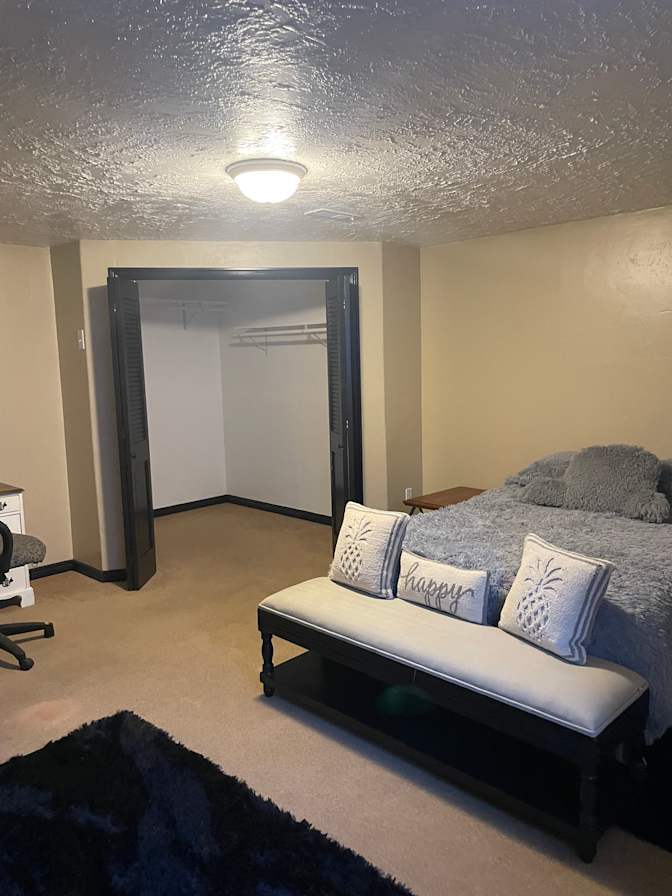 Destry's room
