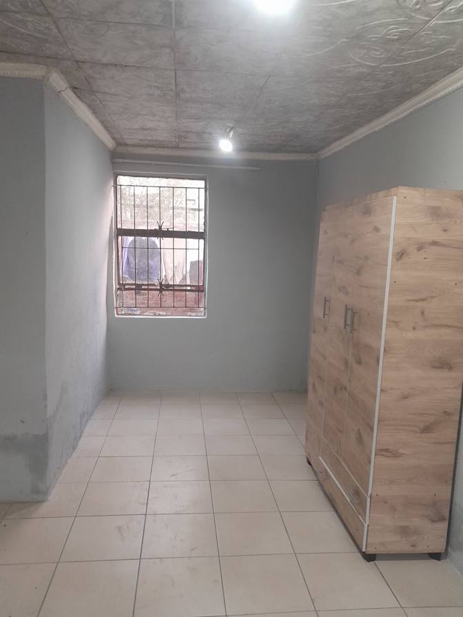 Ishola's room