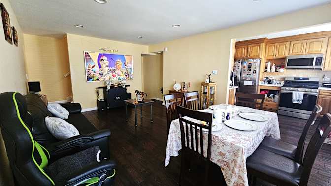Alejandro Vargas's room