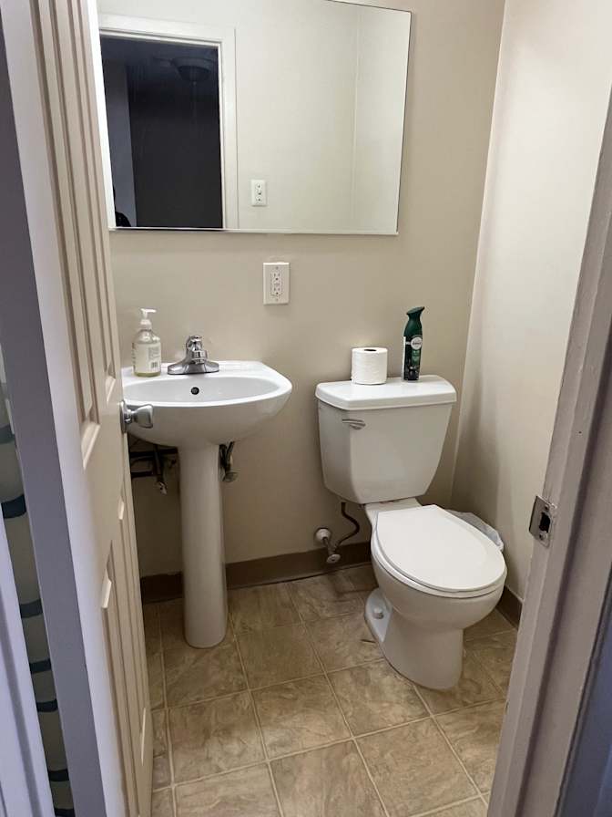 Leslie C.'s room