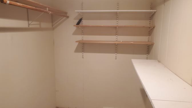 Enrique's room