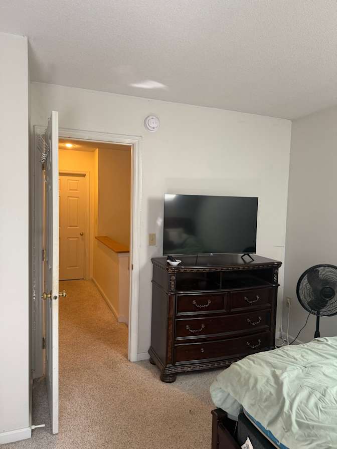 ENE M IGOMU's room