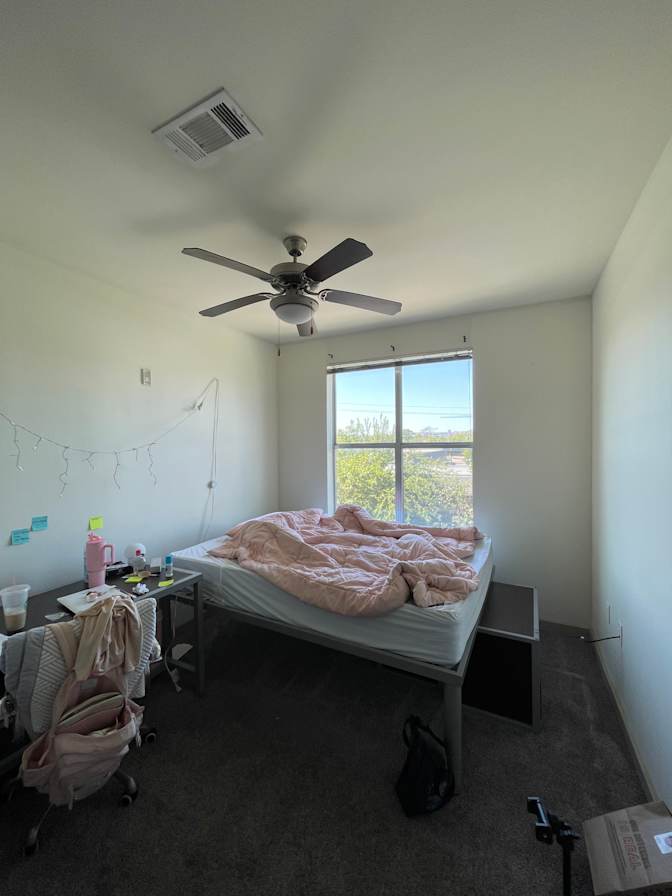 Ji Won's room