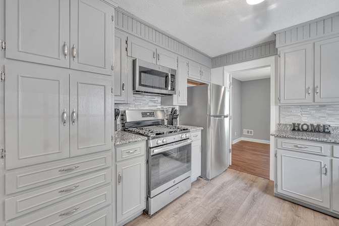 lifedoorrentals's room