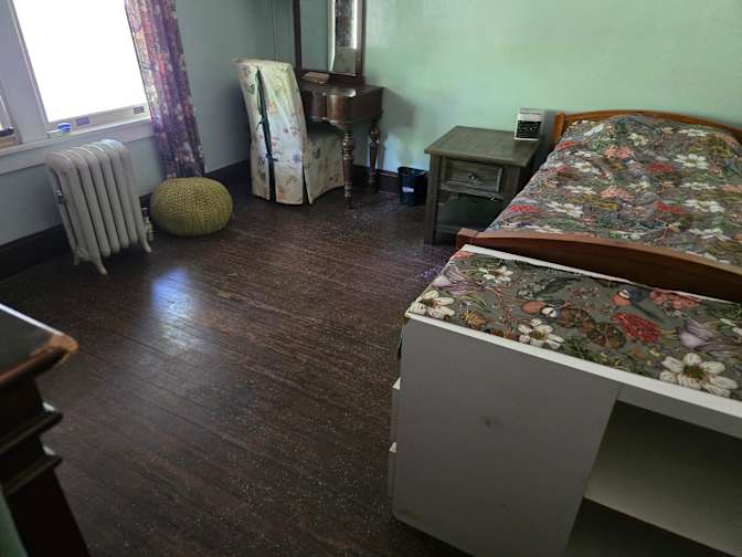 Sharon Owen Ledesky's room