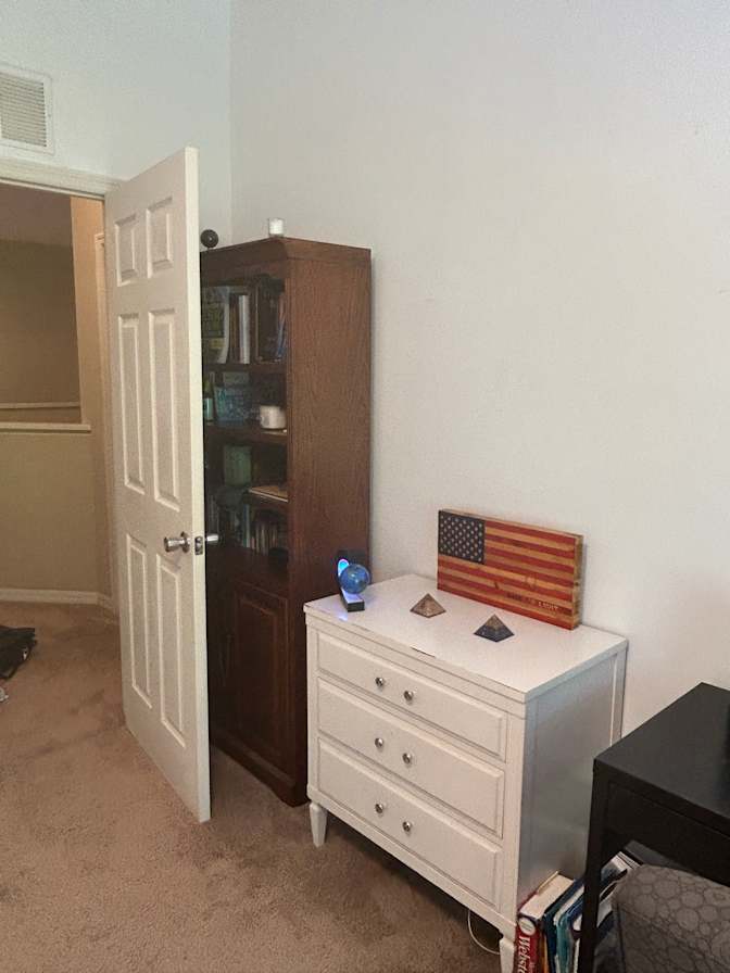 Ena's room