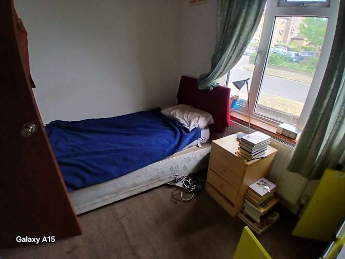 JORGE's room