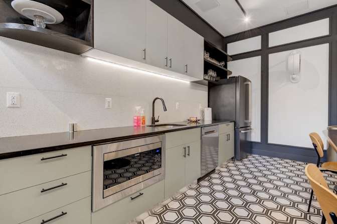 Charming Private Space with Flexible Lease Options's room