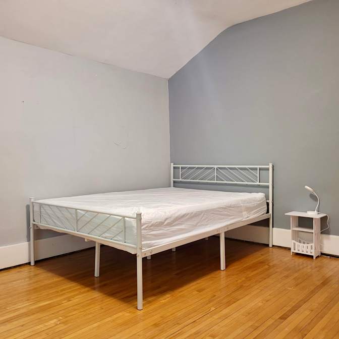 Gianni's room