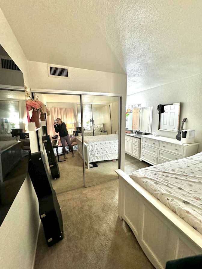 Emily Roslyn's room