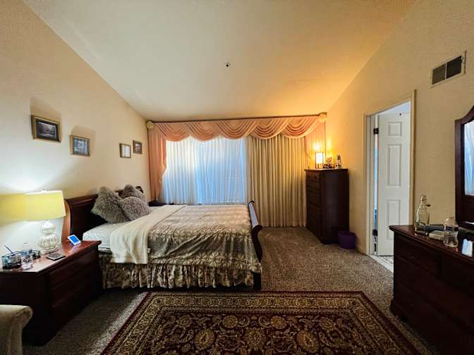 Anshu S's room