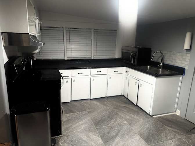 Ustreamin Homes INc's room