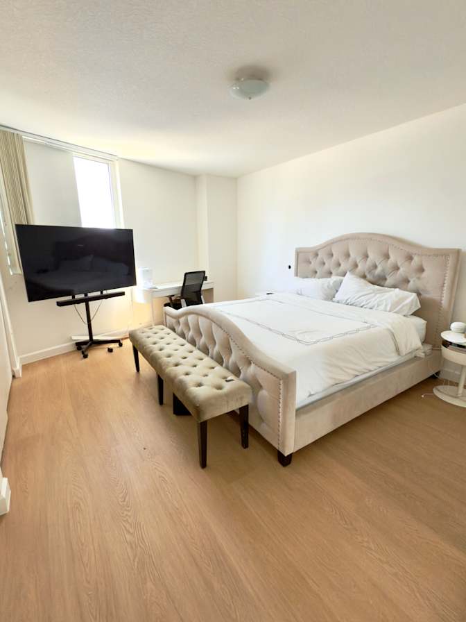 Mauricio's room
