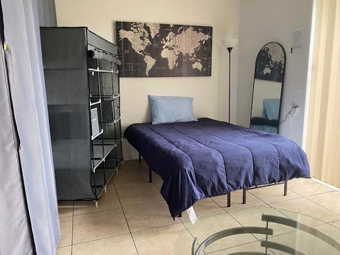 Laura Mateus's room