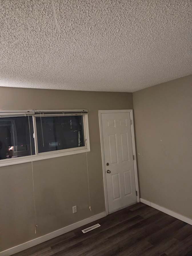 kenneths's room