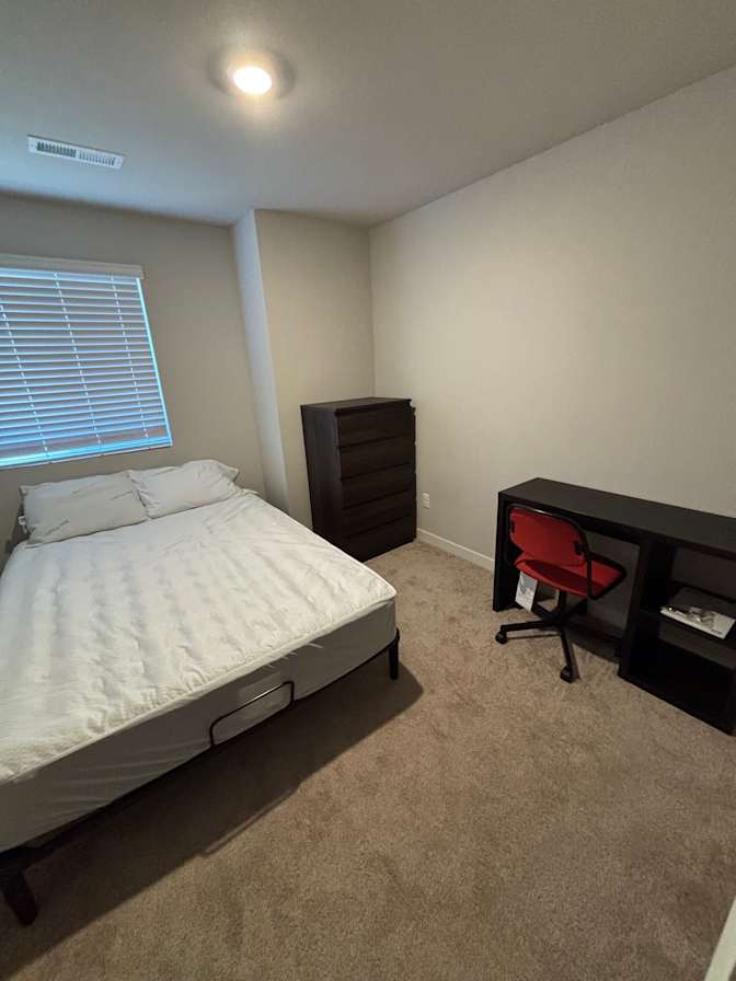 Tomas's room