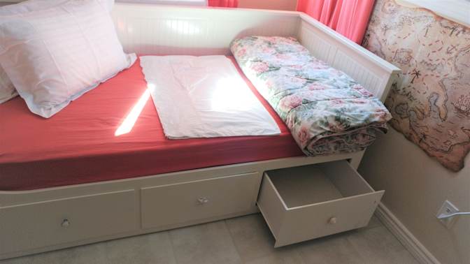 Sylvia OWNER living On Site acceptg ODSP ON Works Retirees Widow Widower Contractor Builder Mason's room