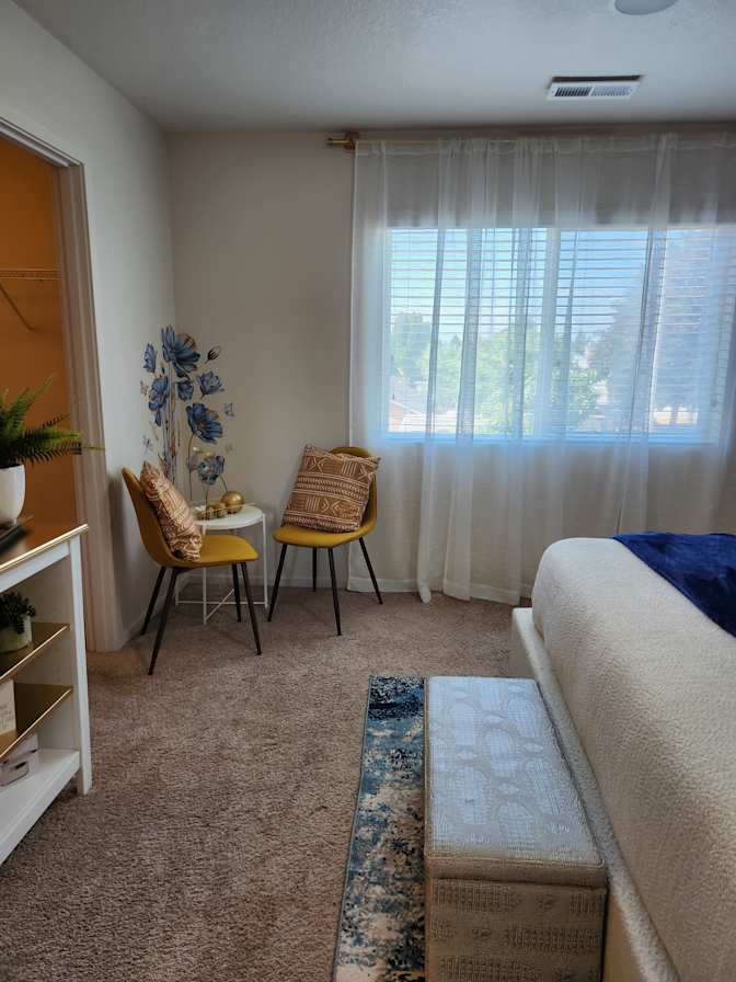 Esther G's room