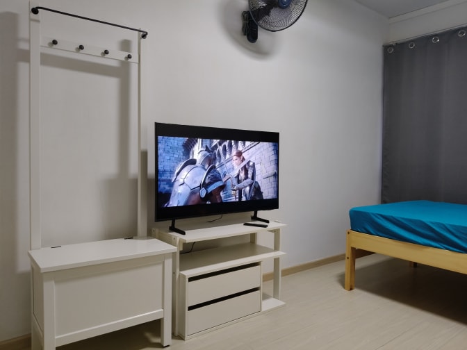 Neo's room