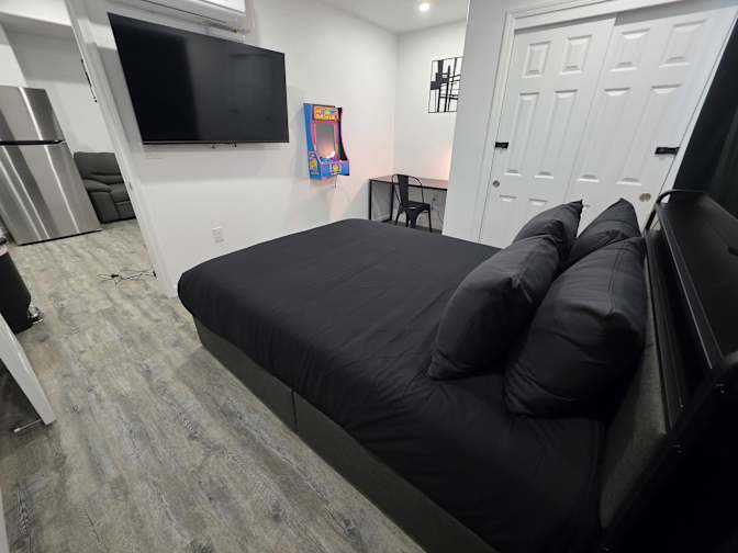 CARLOS's room
