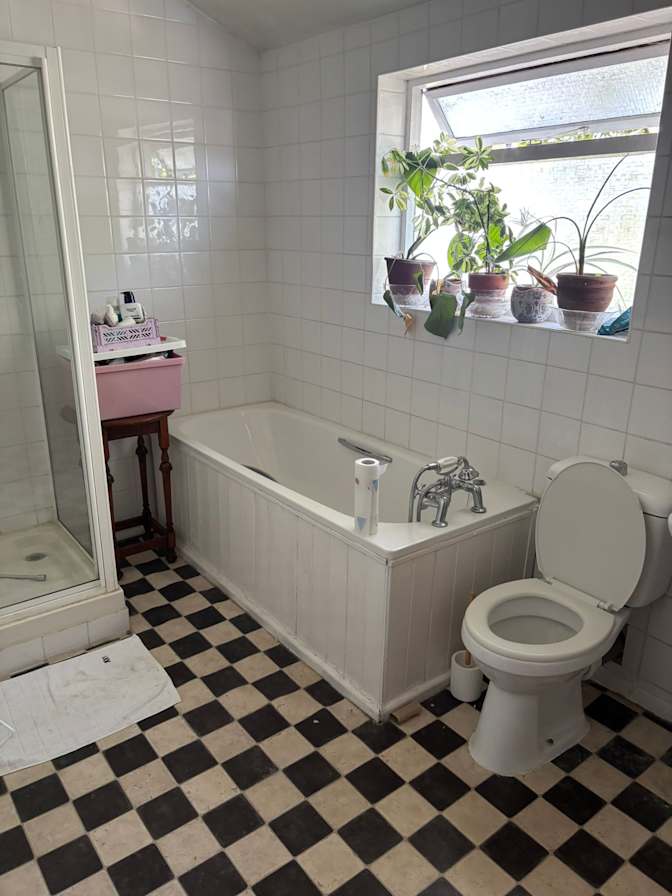 Glen Dyne's room