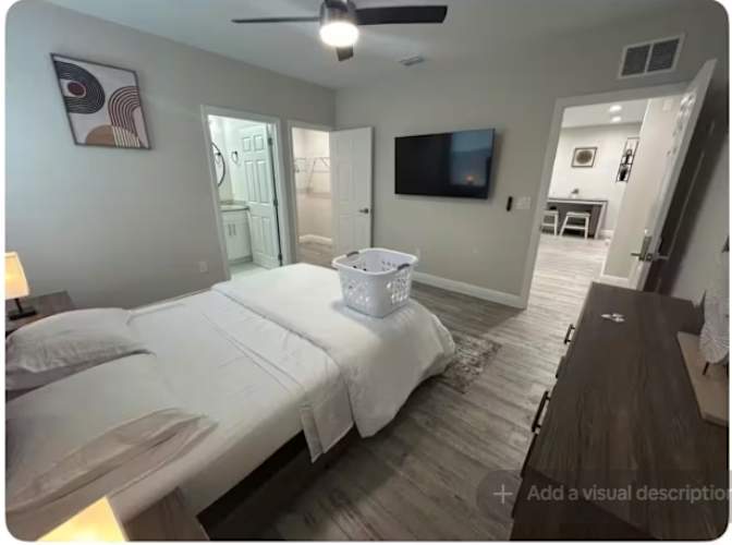 IGE Properties's room