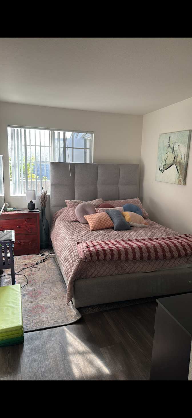 Valesha's room