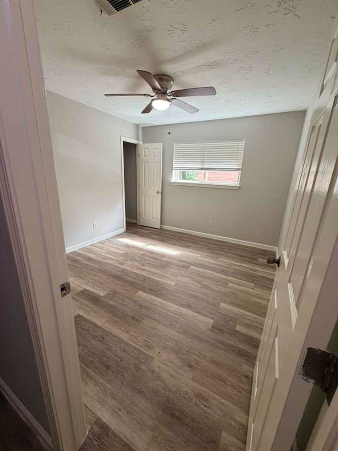 carlos's room