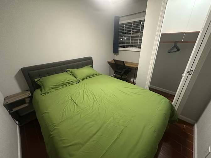 Lambert Guo's room