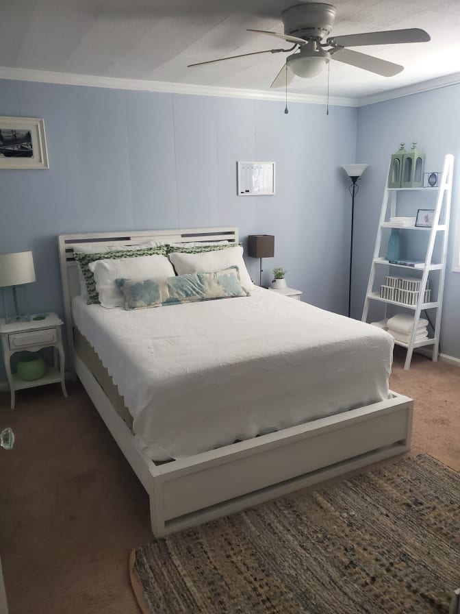 NeEver's room