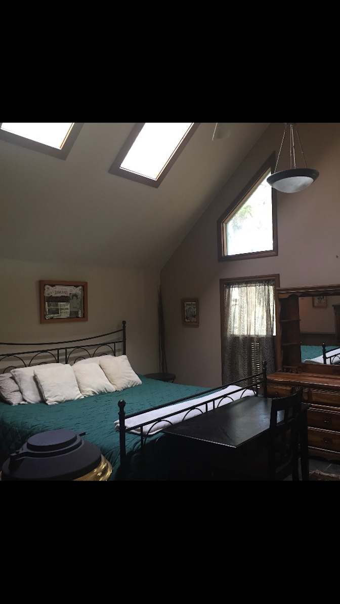 Leslie's room